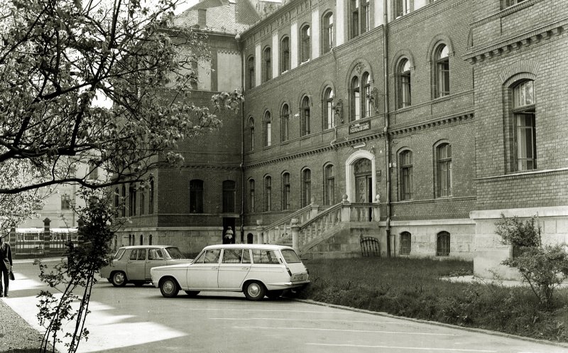Recunoști clădirea? E din Cluj-Napoca și a avut mai multe întrebuințări de-alungul timpului