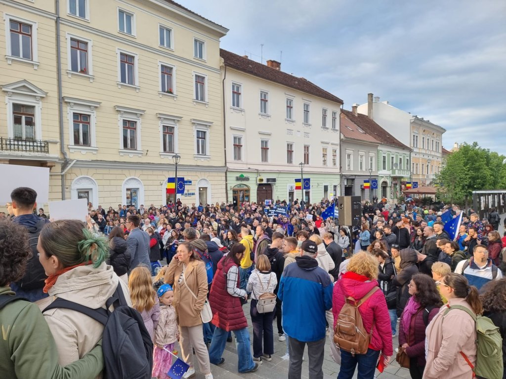 Marș pentru DEMOCRAȚIE la Cluj-Napoca, în ultima zi de campanie: ''Nu mai e timp de stat pe margine!" Care va fi traseul