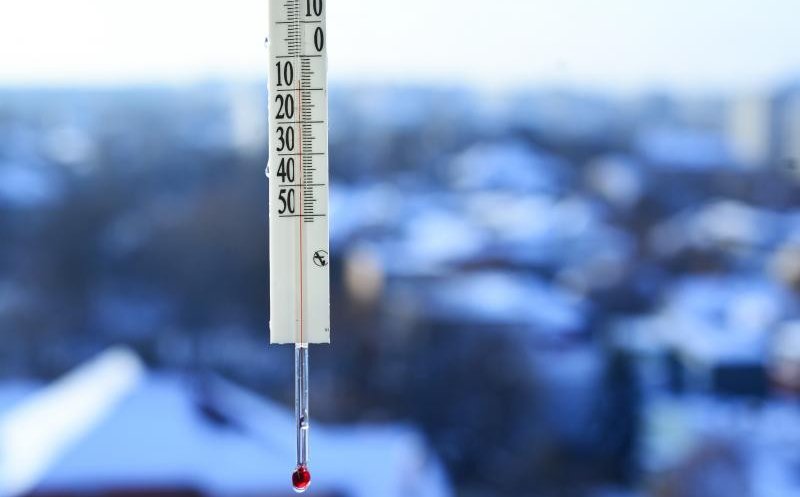 Vremea rece în România și în zilele viitoare. Ploi, vânt și ninsoare la munte, până marți