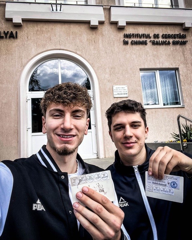 Jucători ai U BT Cluj, la vot, înaintea semifinalei cu CS Vâlcea: ''Viitorul are nevoie de joc colectiv atât pe teren, cât şi la urne!''