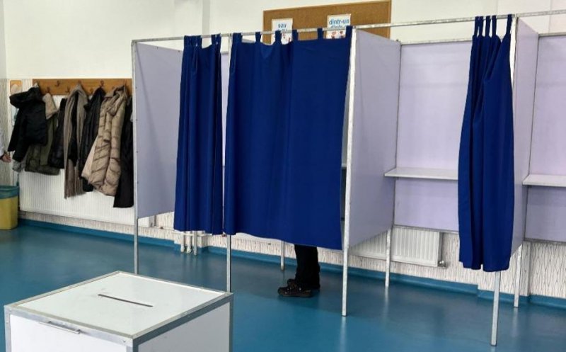 Singura EXCEPȚIE prin care votanții pot intra în cabină cu alte persoane. Cât e amenda în oricare altă situație asemănătoare