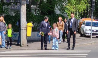 NORMALITATE! Nicușor Dan, în prima zi ca președinte al României: și-a dus copilul la școală, pe jos