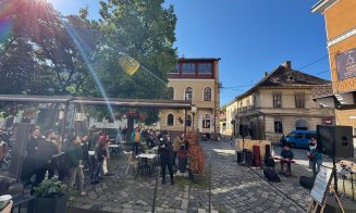Cafea cu iz de Jazz in the Park în mijlocul orașului: o dimineață cu JazzyBIT în Piața Muzeului