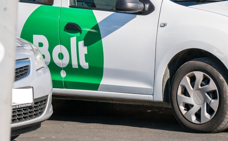 „Greva” șoferilor Bolt și Uber din Cluj: „Ne-am săturat să ne ducem traiul de pe o zi pe alta” / Alții refuză protestul: „Mulți trădători”