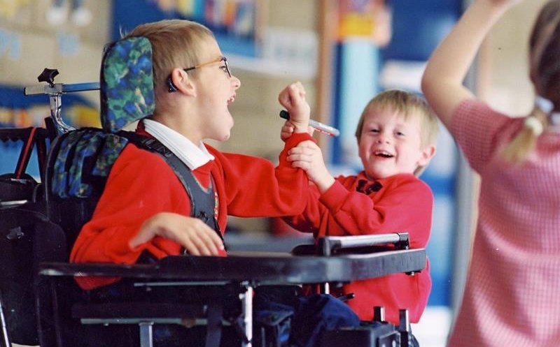 Cluj-Napoca: sprijin financiar în valoare de 600 de lei pentru copiii cu handicap și familiile acestora