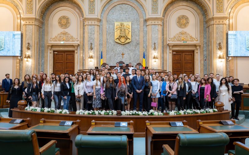 100 de studenți de la UBB Cluj, în vizită la Senat: „Generația lor este informată și hotărâtă să contribuie la construcția unei societăți echilibrate”