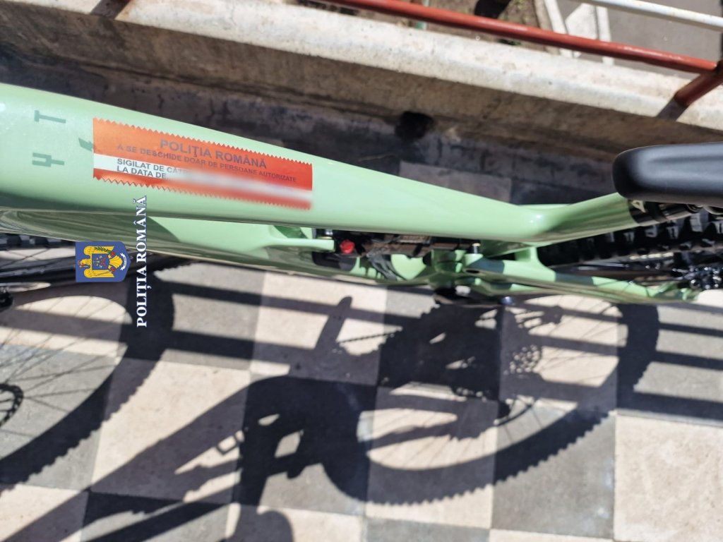 Bicicleta de mii de euro furată din Italia, găsită de polițiștii din Cluj