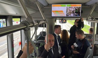 AUTOBUZ FĂRĂ ȘOFER, în teste la Cluj-Napoca. Primarul Boc, printre călători / Când ar putea circul permanent pe străzile orașului