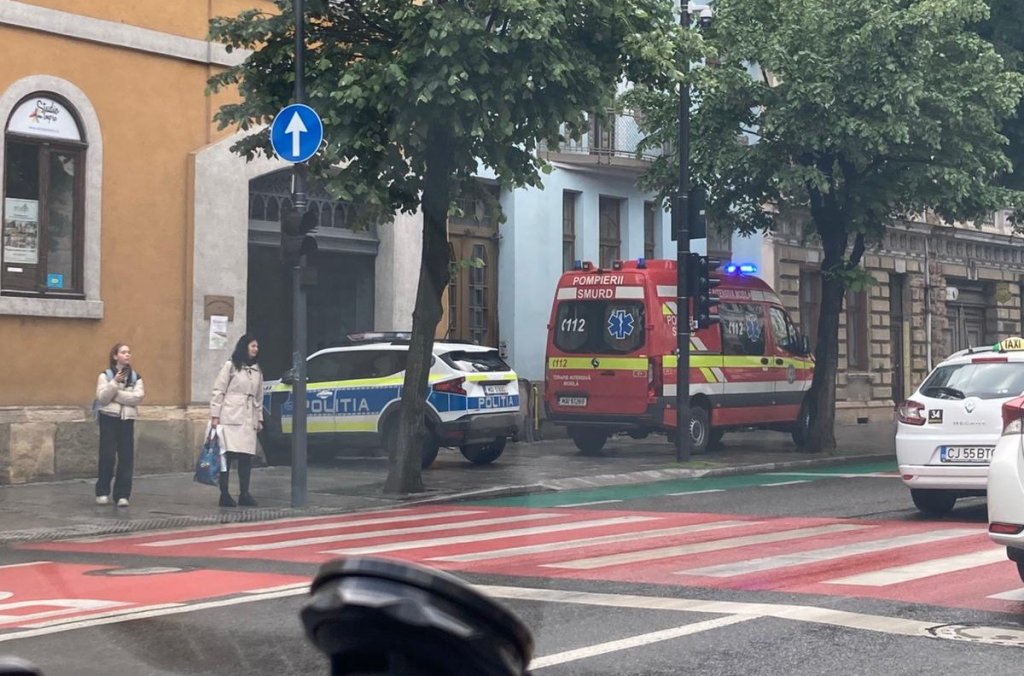 Intervenție de urgență în centrul Clujului: Persoană găsită inconștientă într-un apartament