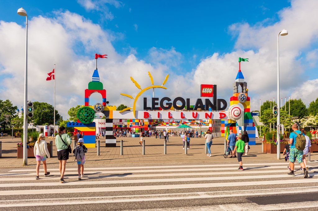 Se reia un zbor de la Cluj-Napoca spre orașul cu faimosul parc tematic Legoland, fiind o destinație populară pentru familii