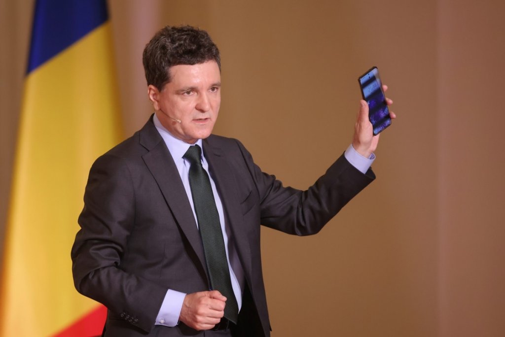 Ține legătura cu noul președinte pe WhatsApp! Nicușor Dan a anunțat numărul de telefon la care i se pot trimite mesaje
