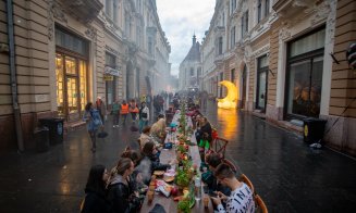 Imagini superbe de la Zilele Clujului. Ploaia nu i-a oprit pe clujeni să cineze în mijlocul străzii