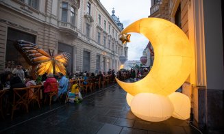 Imagini superbe de la Zilele Clujului. Ploaia nu i-a oprit pe clujeni să cineze în mijlocul străzii