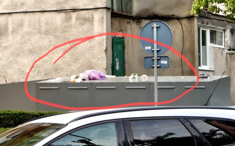 Cu gunoiul, "capac" pe containerele "jmechere" din Cluj-Napoca