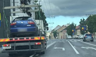 "Dacă ești pe grup... să știi unde o găsești" / "Dacă nu ești pe grup, tot acolo o găsești" / "La cât mai multe!"