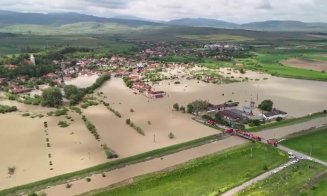 Imagini din dronă cu suprafețe uriașe sub ape, în Ardeal. Sute de locuințe inundate, iar nivelul apei depășește 2 metri în unele zone