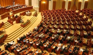Proiectul care vizează reducerea numărului de parlamentari la 300, „resuscitat" de USR
