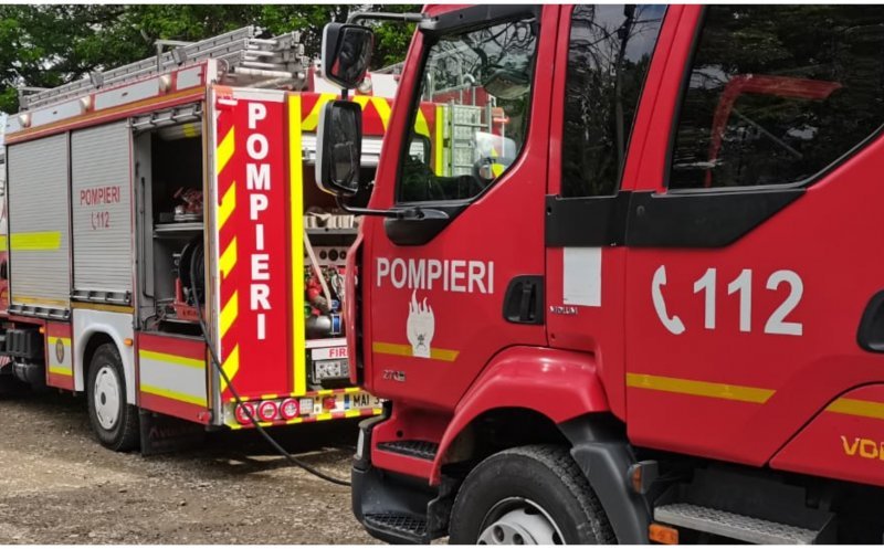 Subsolul unei clădiri din centrul Clujului, inundat cu fum. Intervin două autospeciale