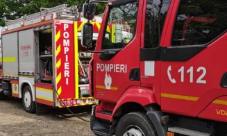 Subsolul unei clădiri din centrul Clujului, inundat cu fum. Intervin două autospeciale