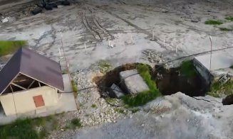 Cratere uriaşe de 5/5 m şi evacuări urgente la Praid / Planșeul salinei s-ar putea prăbuși complet