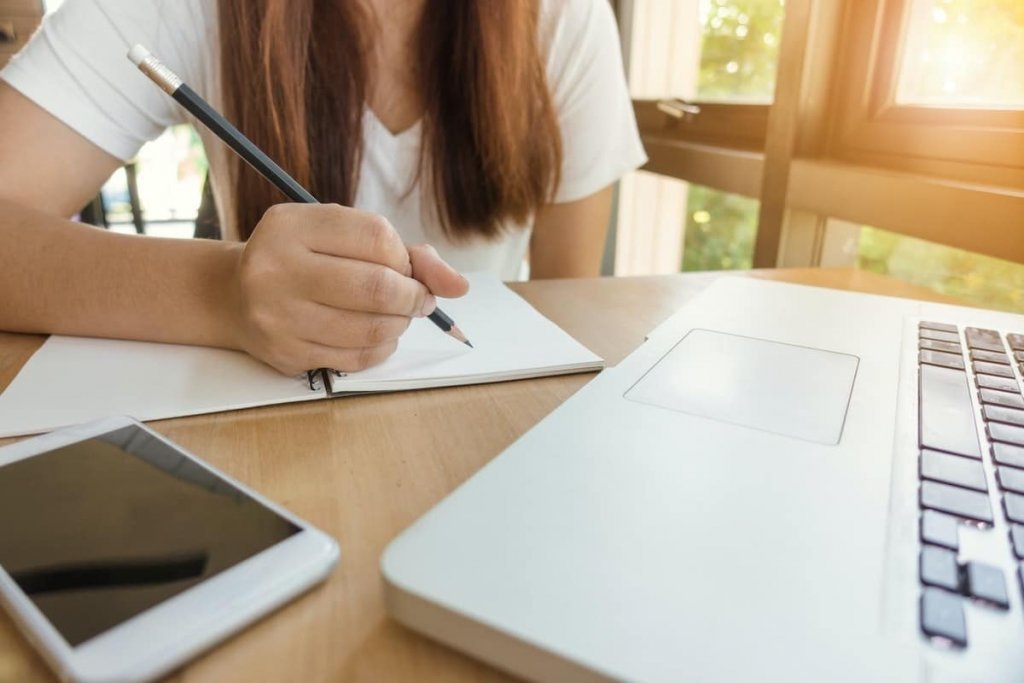 Temele pentru acasă, nu mai mult de două ore pe zi. Ministrul Educației: Dirigintele ar trebui să fie atent la aceste lucruri