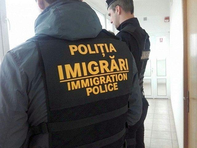 Inspectorii de la Imigrări dau amenzi grele în Cluj: Muncitori nepalezi găsiți fără acte legale pe șantier. Firma, sancționată cu o sumă uriașă