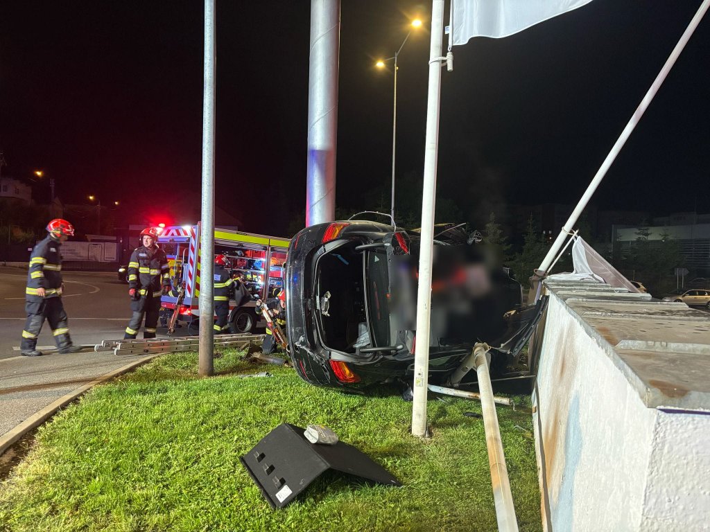 ACCIDENT MORTAL pe Calea Turzii: Descarcerarea a extras o victimă fără semne vitale dintre fiarele maşinii răsturnate