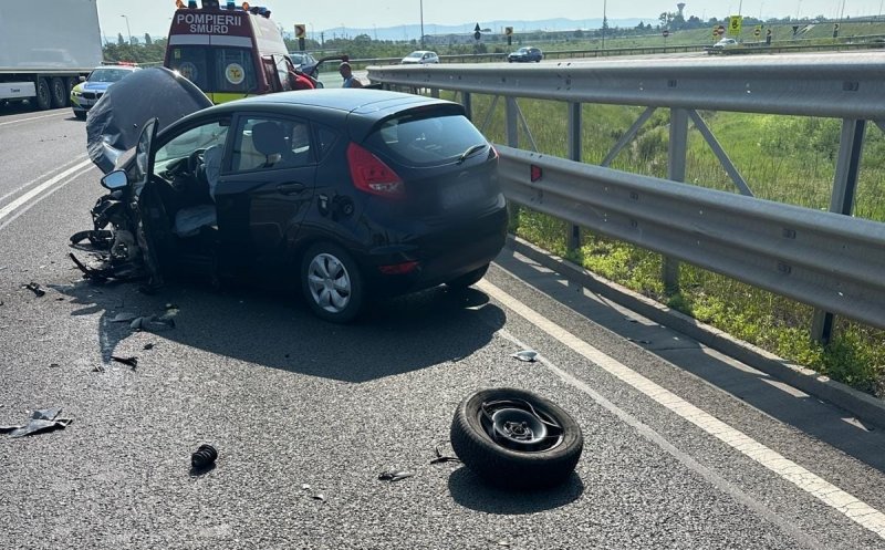 Accident între trei mașini la nodul rutier dintre A3 și A10, în Cluj. Șapte persoane consultate de paramedicii SMURD
