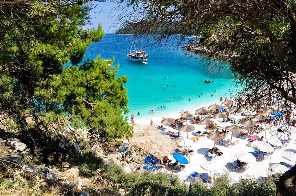 O familie de români și-a calculat la virgulă bugetul pentru vacanța din 2025: cât o vor costa 10 zile în Thassos, Grecia