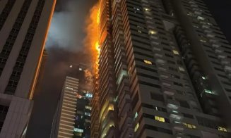 INCENDIU uriaș într-un zgârie-nori din Dubai. Mii de oameni evacuați din turnul cuprins de flăcări