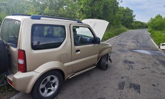 Mașină "șifonată" bine după un accident în Cluj. Doi bărbați au ajuns la spital