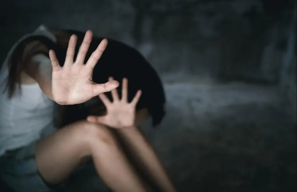 Minoră de 13 ani din Cluj, agresată sexual într-un magazin. Suspectul a fost lăsat în libertate sub control judiciar