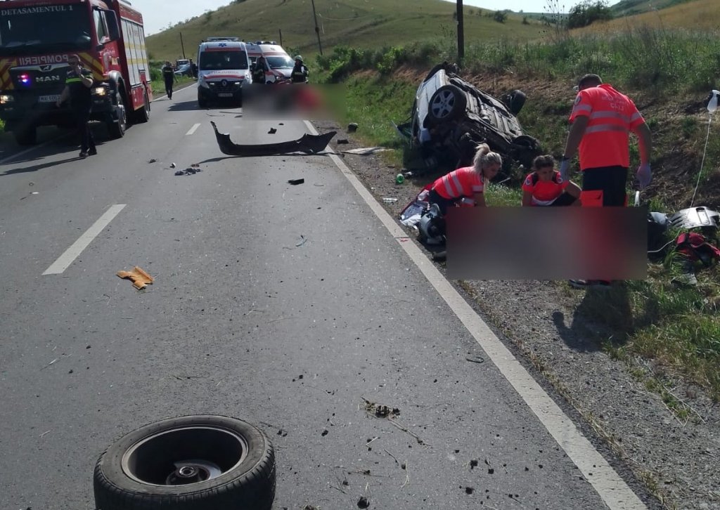 Cluj: Un bărbat a MURIT într-un accident rutier, iar o femeie e transportată în stare GRAVĂ la spital