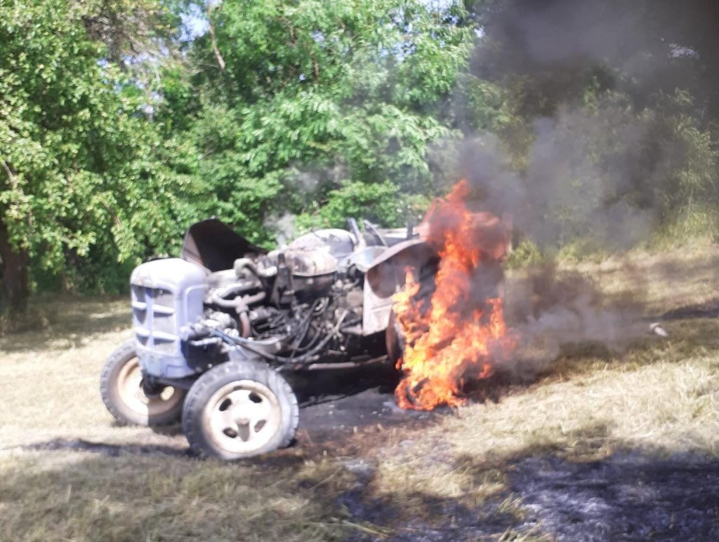 Tractor cuprins de flăcări. Pompierii clujeni au intervenit de urgență