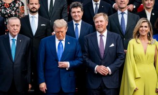 Nicușor Dan, fix lângă Donald Trump la poza de grup de la summitul NATO