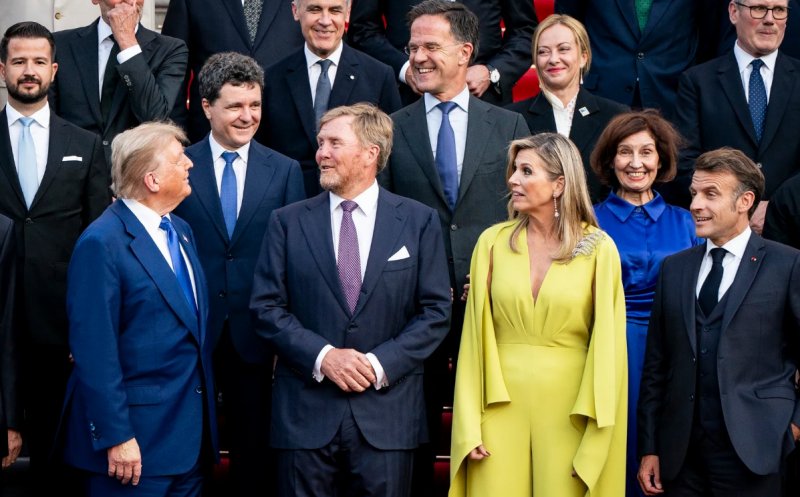 Nicușor Dan, fix lângă Donald Trump la poza de grup de la summitul NATO