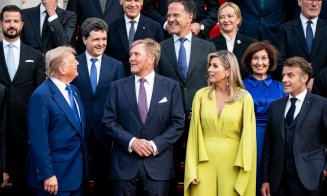 Nicușor Dan, fix lângă Donald Trump la poza de grup de la summitul NATO