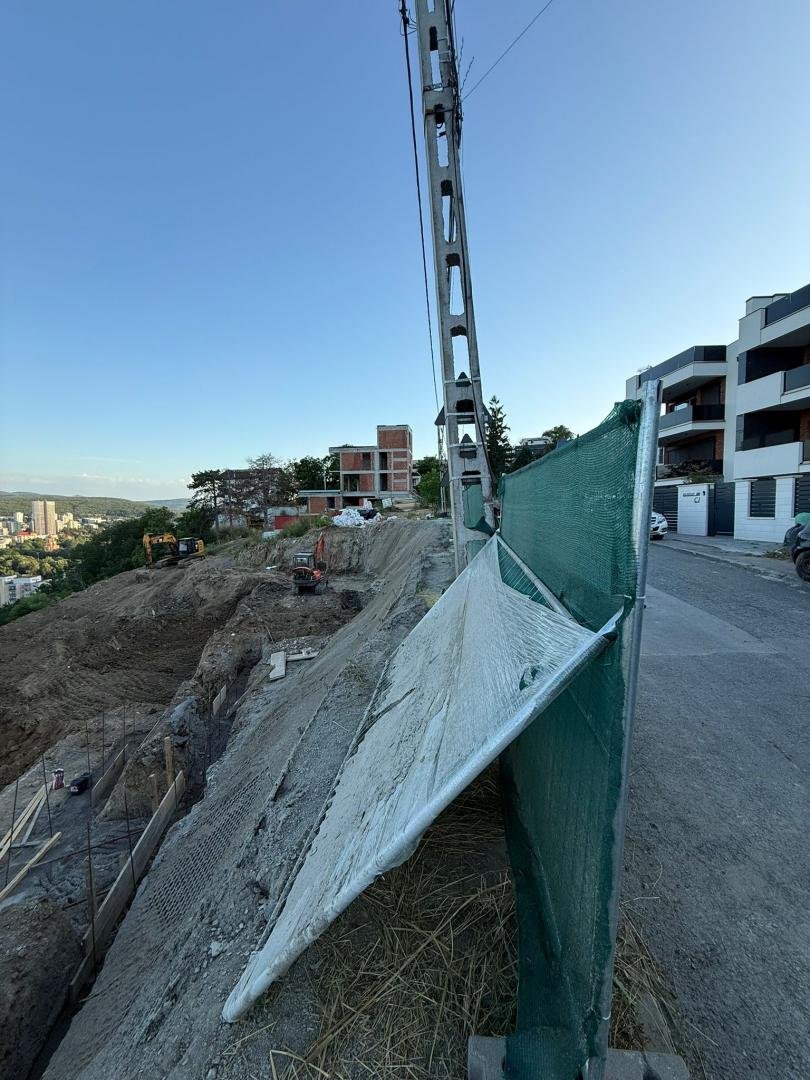 Ce se construiește pe Uliului, unde are loc NOUA alunecare de teren