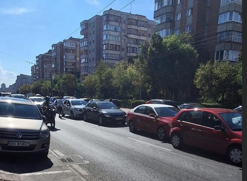 Coliziune în lanț cu cinci mașini pe o stradă din Cluj-Napoca. Momentul impactului, surprins de o cameră de bord