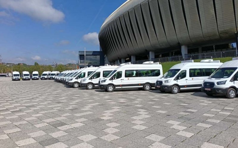 Consilierii județeni ai Clujului au votat. Noi microbuze electrice pentru transportul elevilor clujeni