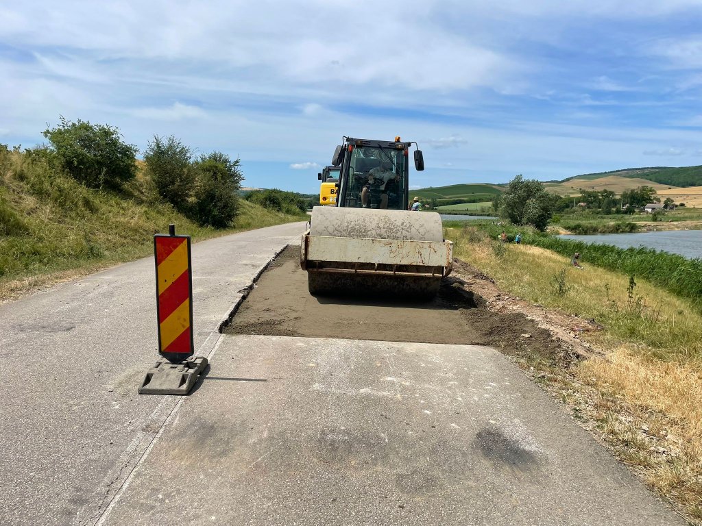 Un nou drum județean din Cluj a intrat în reparații. Ce lucrări se fac