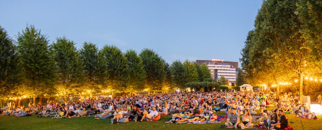 Cinema sub milioane de stele, în fiecare vineri, la Movie Nights din Iulius Parc