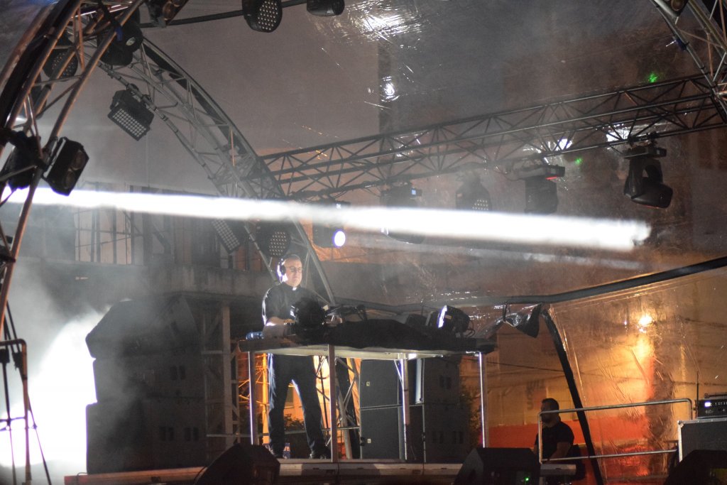 Show impresionant cu DJ Padre Guilherme, în fața catedralei din Cipariu Cluj-Napoca