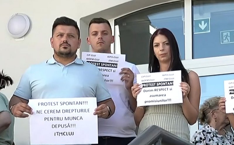 Protest spontan la Casa de Pensii Cluj: ”Ne cerem drepturile pentru munca depusă!” / Mesajul cetăţenilor: "Atâta tupeu..." / "Demisia şi vă așteptăm la privat..."