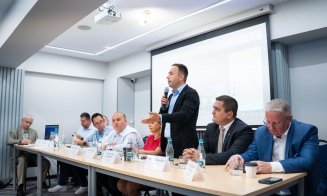 Parlamentarii clujeni, întâlnire cu primarii din județ. Cîmpean: „Împreună putem construi o administrație mai eficientă și mai aproape de oameni”