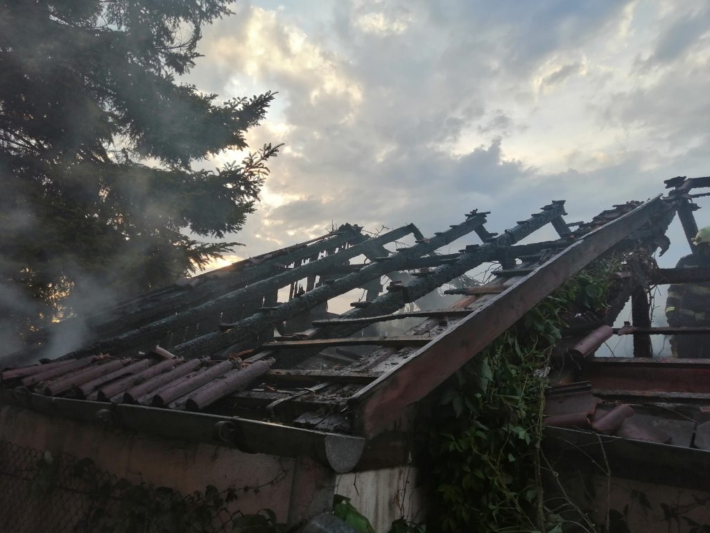 Incendiu în Cluj-Napoca. Pompierii au intervenit cu trei mașini