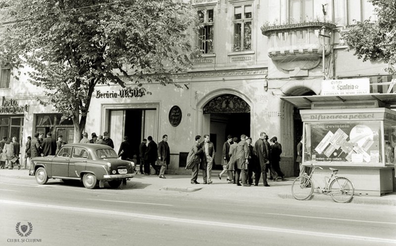 Instantaneu din Piața Unirii, în anii 1960-1970