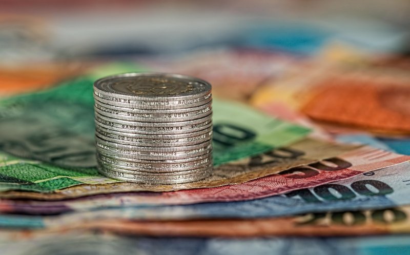 România, într-o situație dificilă: Poate pierde peste 6 miliarde euro din PNRR din cauza întârzierilor. Segmente de autostradă, scoase de la finanțare