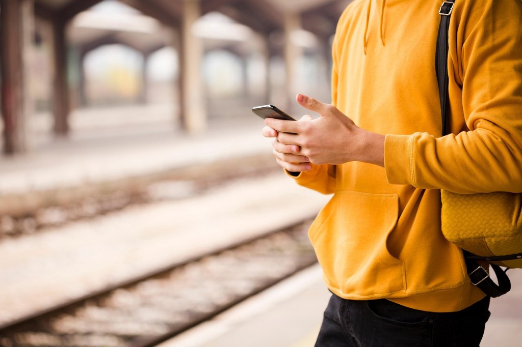 97% dintre tinerii europeni sunt online zilnic — România nu rămâne în urmă. Unde se clasează