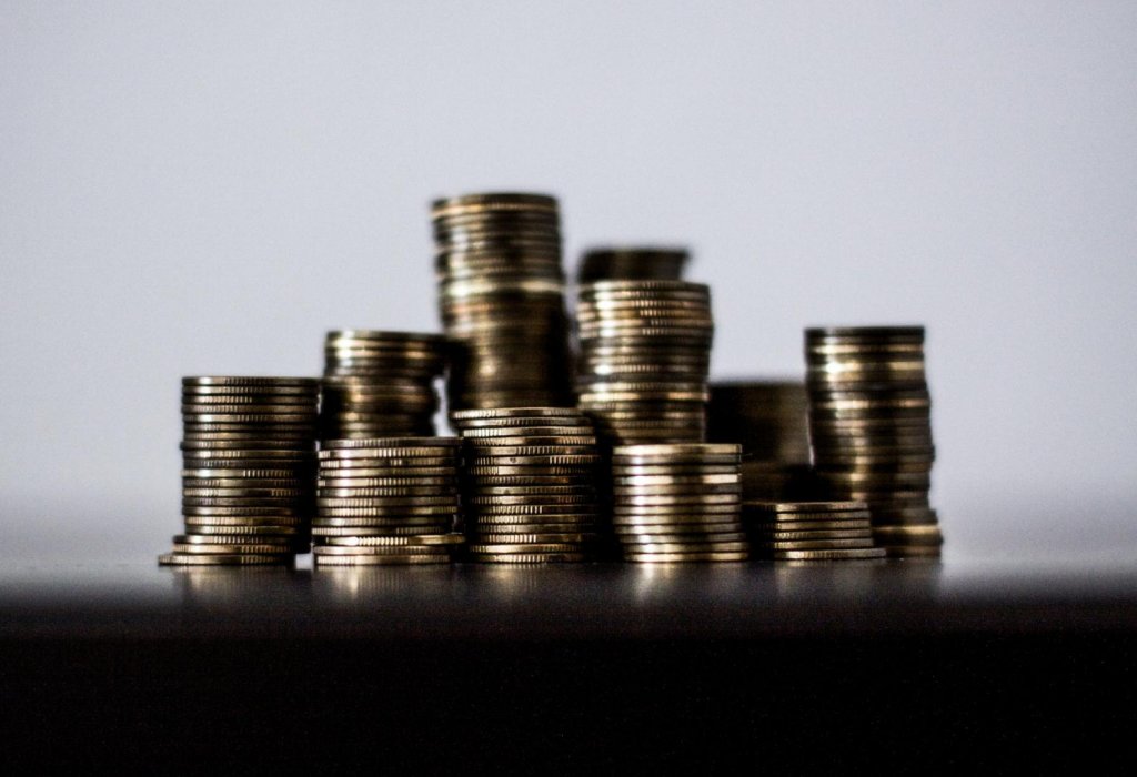 Discrepanțe uriașe între români: cei mai bogați au salarii de 8.713 lei, cei mai săraci — doar 1.033 lei. Cum se explică diferența de venituri?